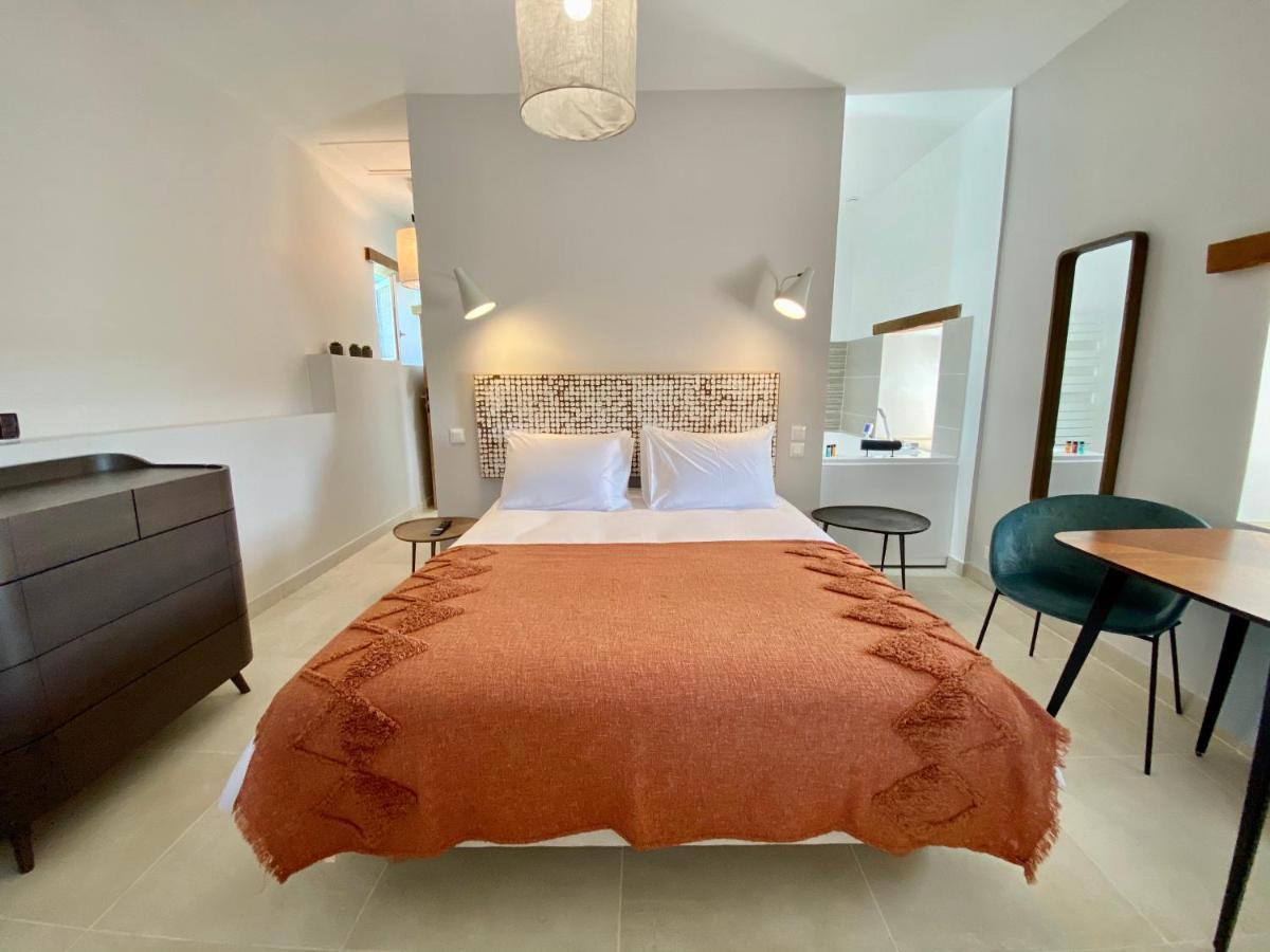 La Maison Des Vendangeurs - Table D'Hotes Le Soir Du Jeudi Au Dimanche- Jacuzzi - Balneo Spa - Acces Piscine Pour Toutes Les Chambres Sauf Studio Coquet- Piscine De Mai A Mi-Octobre Martignargues Экстерьер фото