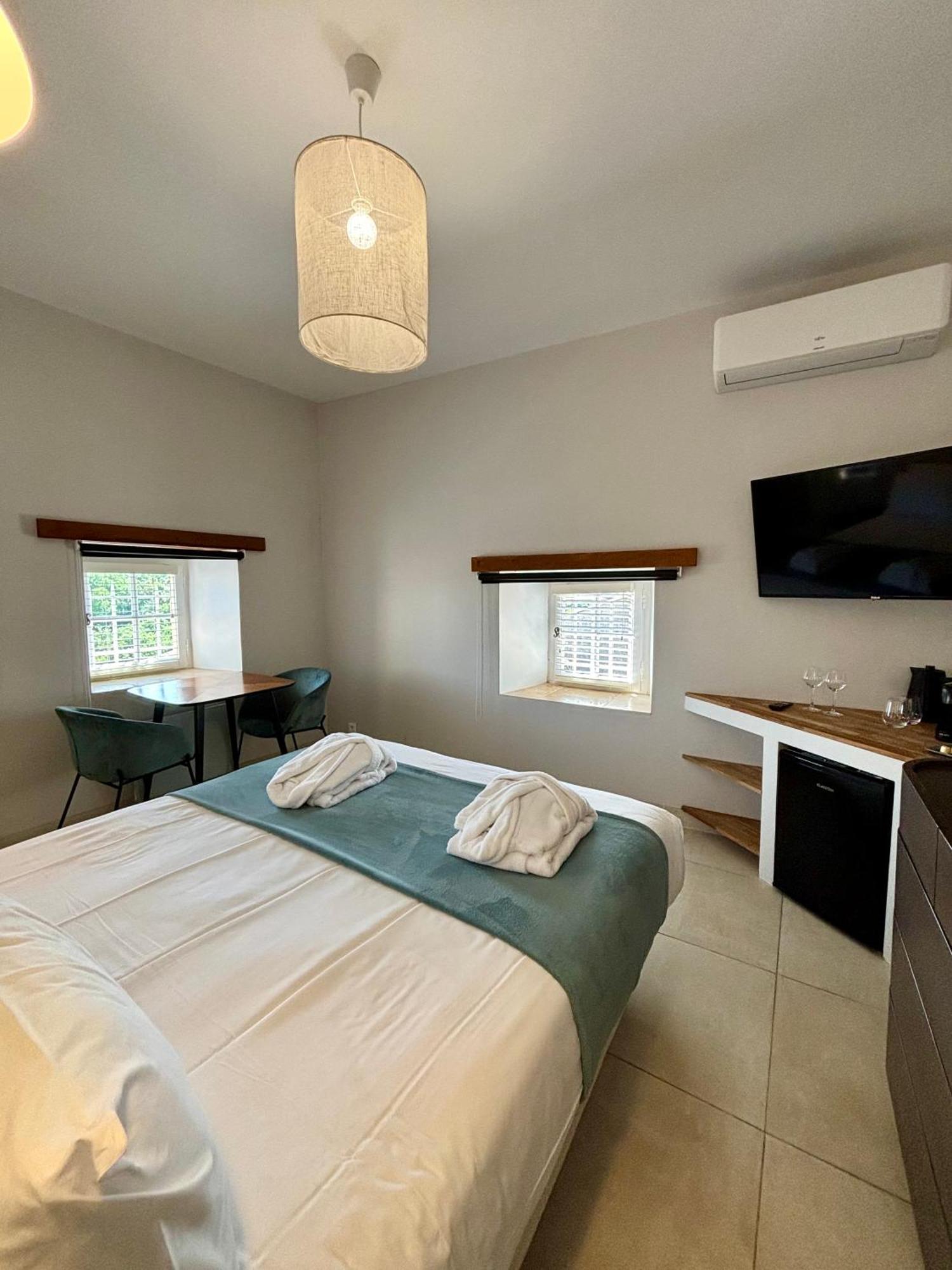 La Maison Des Vendangeurs - Table D'Hotes Le Soir Du Jeudi Au Dimanche- Jacuzzi - Balneo Spa - Acces Piscine Pour Toutes Les Chambres Sauf Studio Coquet- Piscine De Mai A Mi-Octobre Martignargues Экстерьер фото