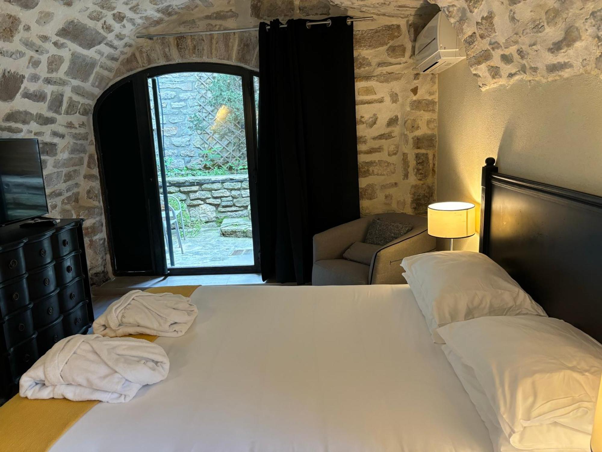 La Maison Des Vendangeurs - Table D'Hotes Le Soir Du Jeudi Au Dimanche- Jacuzzi - Balneo Spa - Acces Piscine Pour Toutes Les Chambres Sauf Studio Coquet- Piscine De Mai A Mi-Octobre Martignargues Экстерьер фото