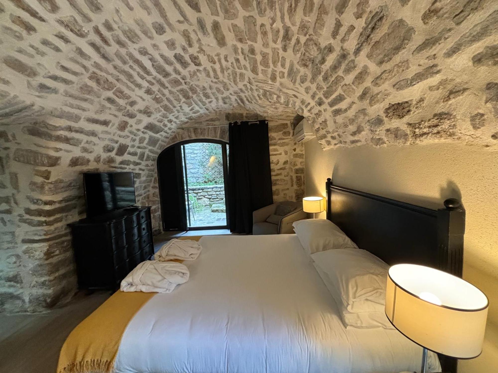 La Maison Des Vendangeurs - Table D'Hotes Le Soir Du Jeudi Au Dimanche- Jacuzzi - Balneo Spa - Acces Piscine Pour Toutes Les Chambres Sauf Studio Coquet- Piscine De Mai A Mi-Octobre Martignargues Экстерьер фото