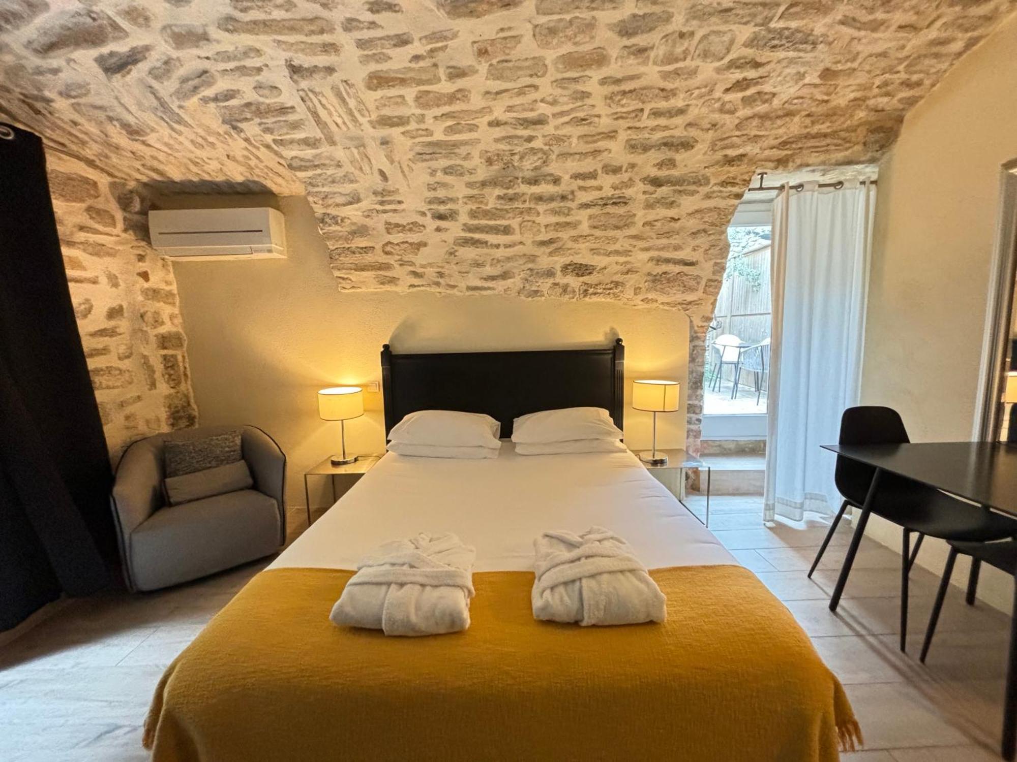 La Maison Des Vendangeurs - Table D'Hotes Le Soir Du Jeudi Au Dimanche- Jacuzzi - Balneo Spa - Acces Piscine Pour Toutes Les Chambres Sauf Studio Coquet- Piscine De Mai A Mi-Octobre Martignargues Экстерьер фото