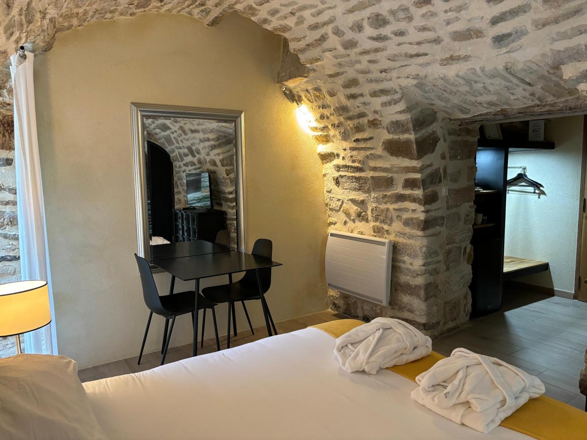 La Maison Des Vendangeurs - Table D'Hotes Le Soir Du Jeudi Au Dimanche- Jacuzzi - Balneo Spa - Acces Piscine Pour Toutes Les Chambres Sauf Studio Coquet- Piscine De Mai A Mi-Octobre Martignargues Экстерьер фото