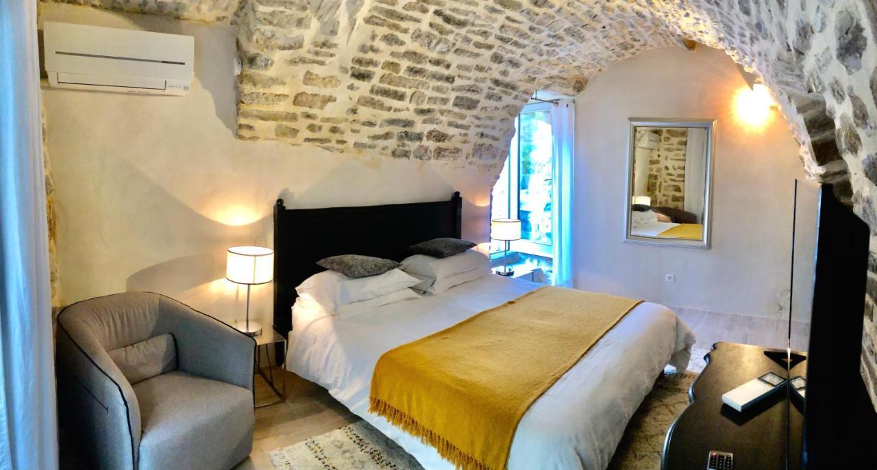 La Maison Des Vendangeurs - Table D'Hotes Le Soir Du Jeudi Au Dimanche- Jacuzzi - Balneo Spa - Acces Piscine Pour Toutes Les Chambres Sauf Studio Coquet- Piscine De Mai A Mi-Octobre Martignargues Экстерьер фото