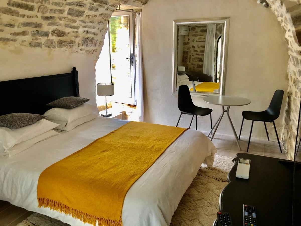 La Maison Des Vendangeurs - Table D'Hotes Le Soir Du Jeudi Au Dimanche- Jacuzzi - Balneo Spa - Acces Piscine Pour Toutes Les Chambres Sauf Studio Coquet- Piscine De Mai A Mi-Octobre Martignargues Экстерьер фото